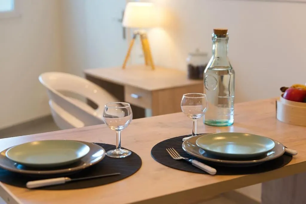 Le 102 -T2 Climatise 20 Min A Pied Gare St-Charles Apartment Marseille 0*,  France