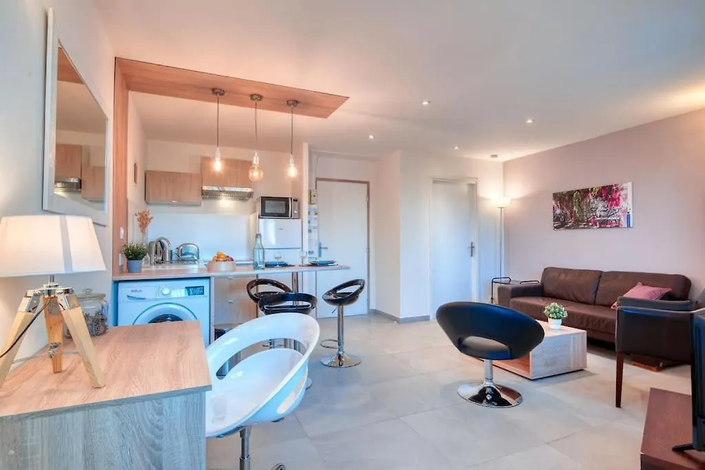Le 102 -T2 Climatise 20 Min A Pied Gare St-Charles Apartment Marseille 0*,  France